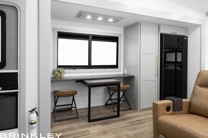 Model Z 3200 Fifth Wheels Dining Room Dinsek Breakfast Bar 2026 Brinkley RV 9853