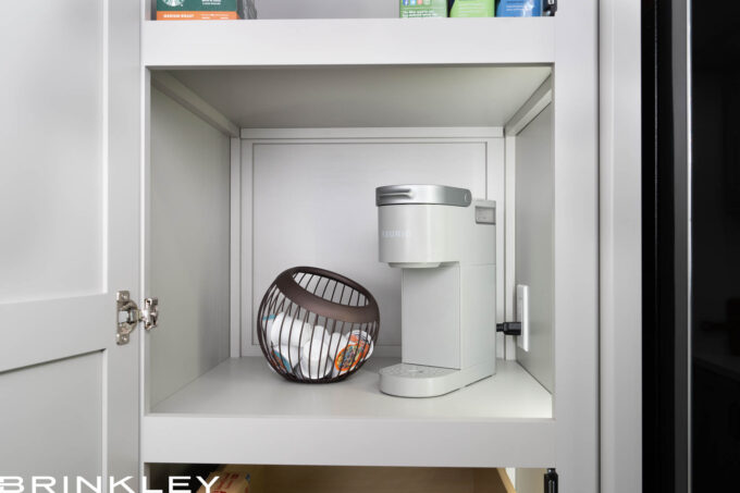 Model Z 3200 Fifth Wheels Kitchen Pantry Appliance Outlet 2026 Brinkley RV 9889