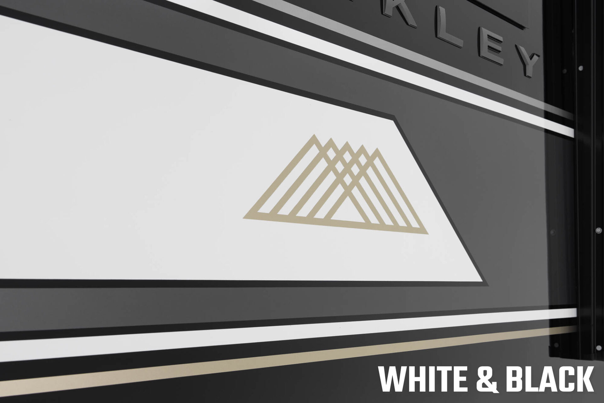 | Model Z Fifth Wheel Line 7 Model Z Premium Exterior with White & Black Full Body Paint