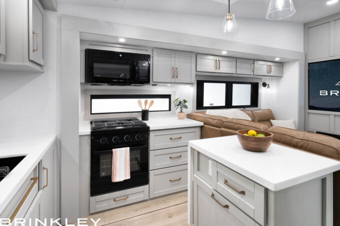 Model Z 2700 Fifth Wheels Kitchen Island 2026 Brinkley RV 6705
