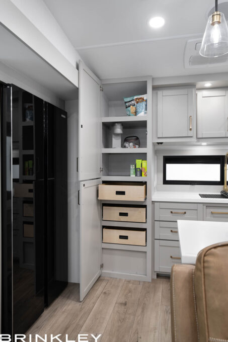Model Z 2700 Fifth Wheels Kitchen Pantry 2026 Brinkley RV 6640
