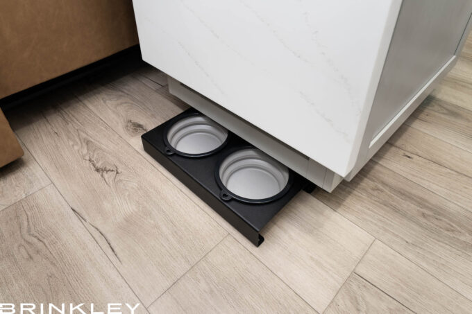 Model Z 2700 Fifth Wheels Kitchen Pet Bowls 2026 Brinkley RV 6721