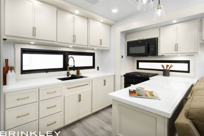 Model Z 3200 Fifth Wheels Kitchen Overview with Peninsula 2027 Brinkley RV 3206