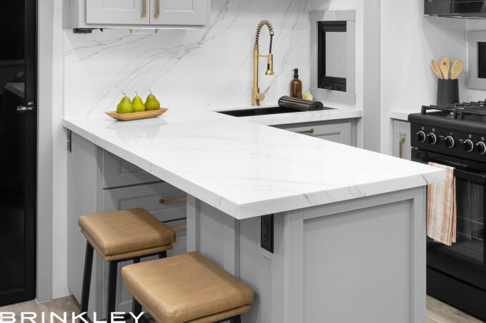 Eat-In Island w/ Flip-Up