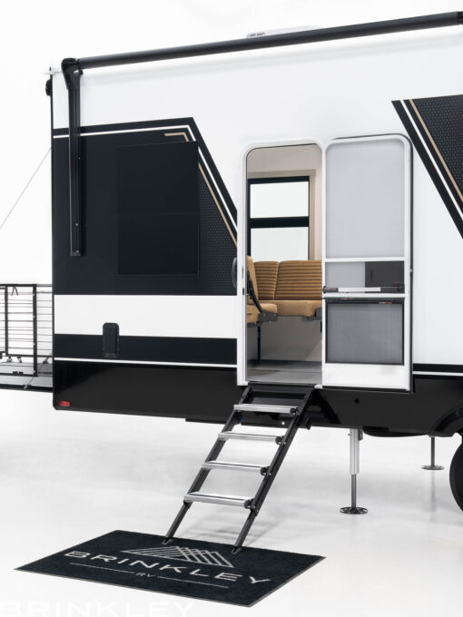 Model Gx 3500x Fifth Wheels Exterior Rear Entry Steps 2026 Brinkley RV 0924