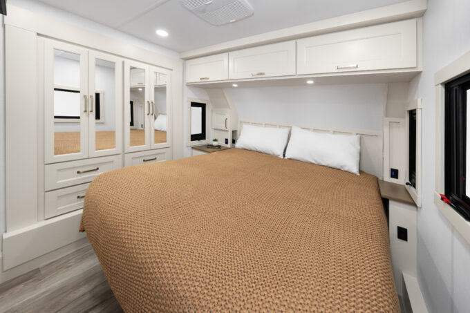 2027 Gx 3350x Bedroom Overview 1423 Temp